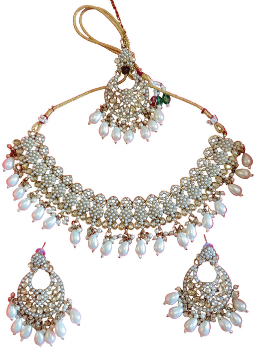 Antique Kundan and Pearl Bridal Choker Set with Maang Tikka